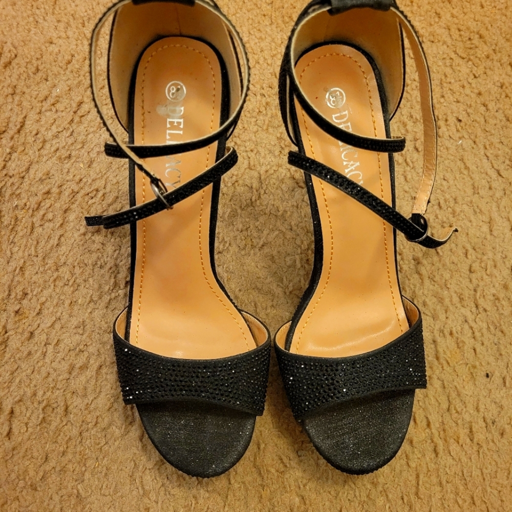 Black sandals - Picture 1 of 3
